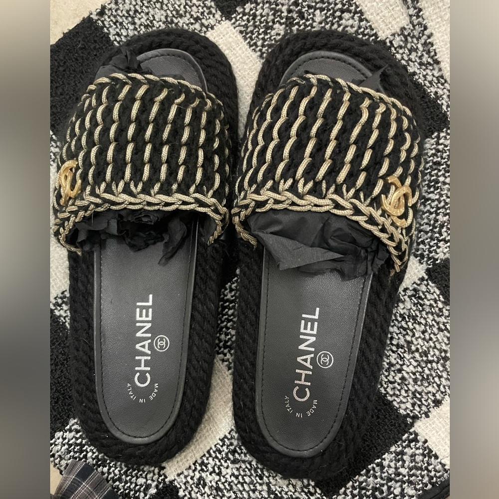 CHANEL slippers
